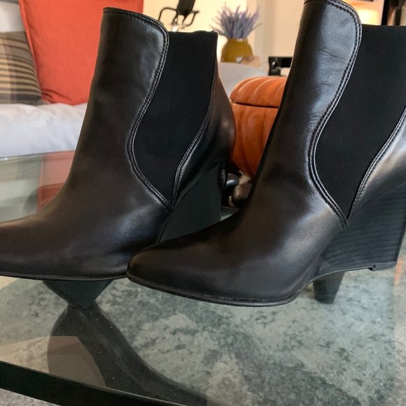 Stuart Weitzman booties size 7M made in Spain! EUC - Picture 2 of 6